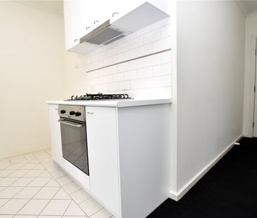 111/79 Whiteman Street - Photo 4