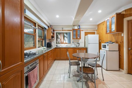 9 Beanga Street, Greenslopes QLD 4120 - House For Rent | Domain - Photo 4