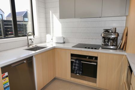 Petone Townhouse - Photo 3