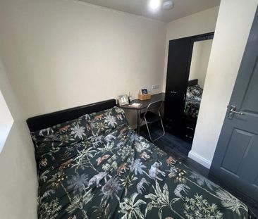 6 bedroom house to rent - Photo 2