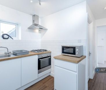 3 bedroom flat to rent - Photo 6
