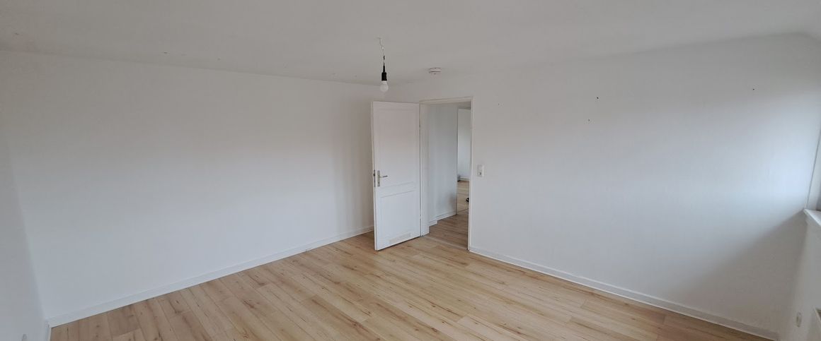 Moderne 3-Zimmer-Dachgeschosswohnung in Friedberg - Photo 1