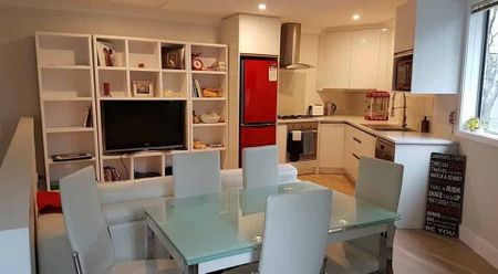 Modern living next to Kelburn campus - Photo 3