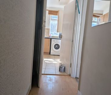 Room in a Shared House, Gresham Road, E16 - Photo 6