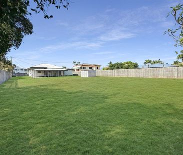 RENOVATED 3 BEDROOM HOME IN MUNDINGBURRA + HUGE BLOCK! - Photo 6