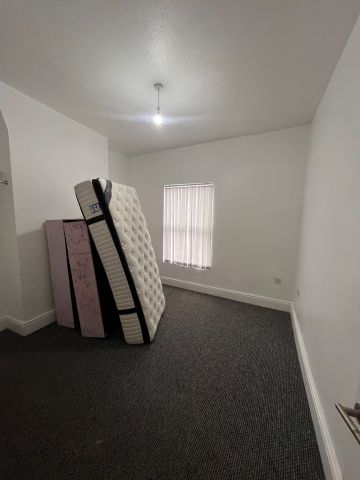 2 Bed Terraced House, Waltham Road, L6 - Photo 4