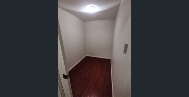 Timber floor 1 br + study room for just $520pw, include $40 electricity and gas bill - Photo 1