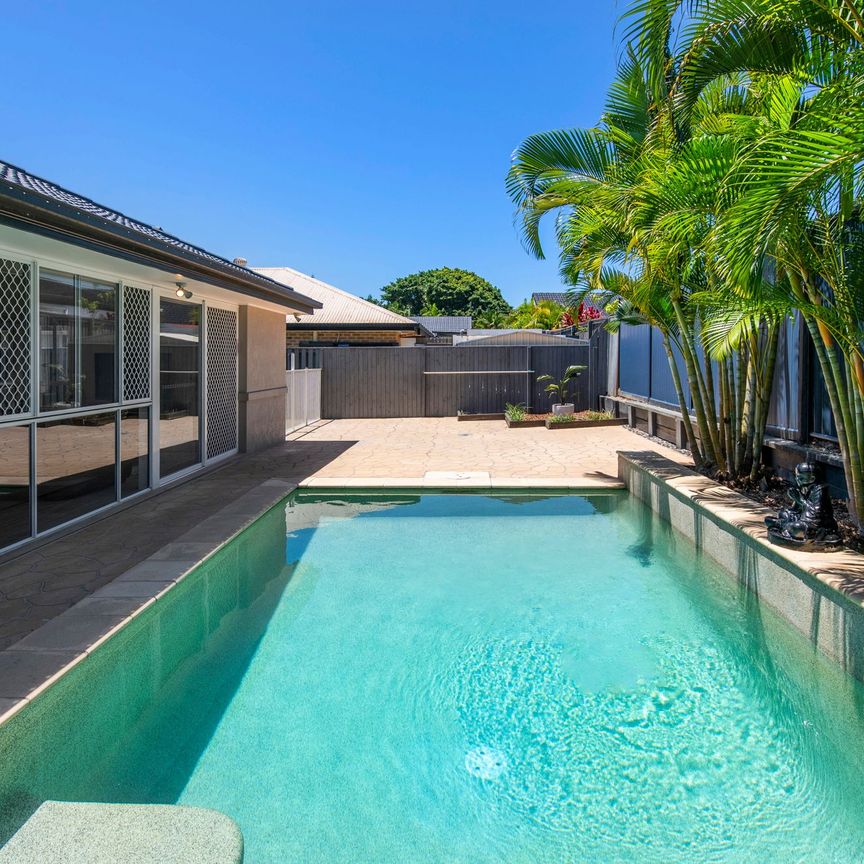 Stunning Family Home in Burleigh Waters - Photo 1