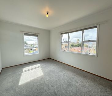 Spacious Family Home in Central of Pukekohe - Photo 6