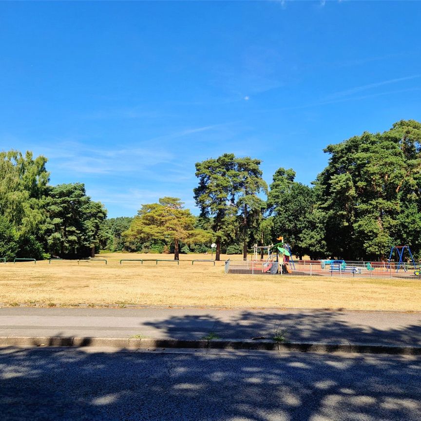 Queens Pine, Bracknell, Berkshire, RG12 - Photo 1