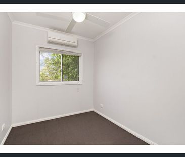 CONTEMPORARY LOW MAINTENANCE AIR-CONDITONED HOME - Photo 5