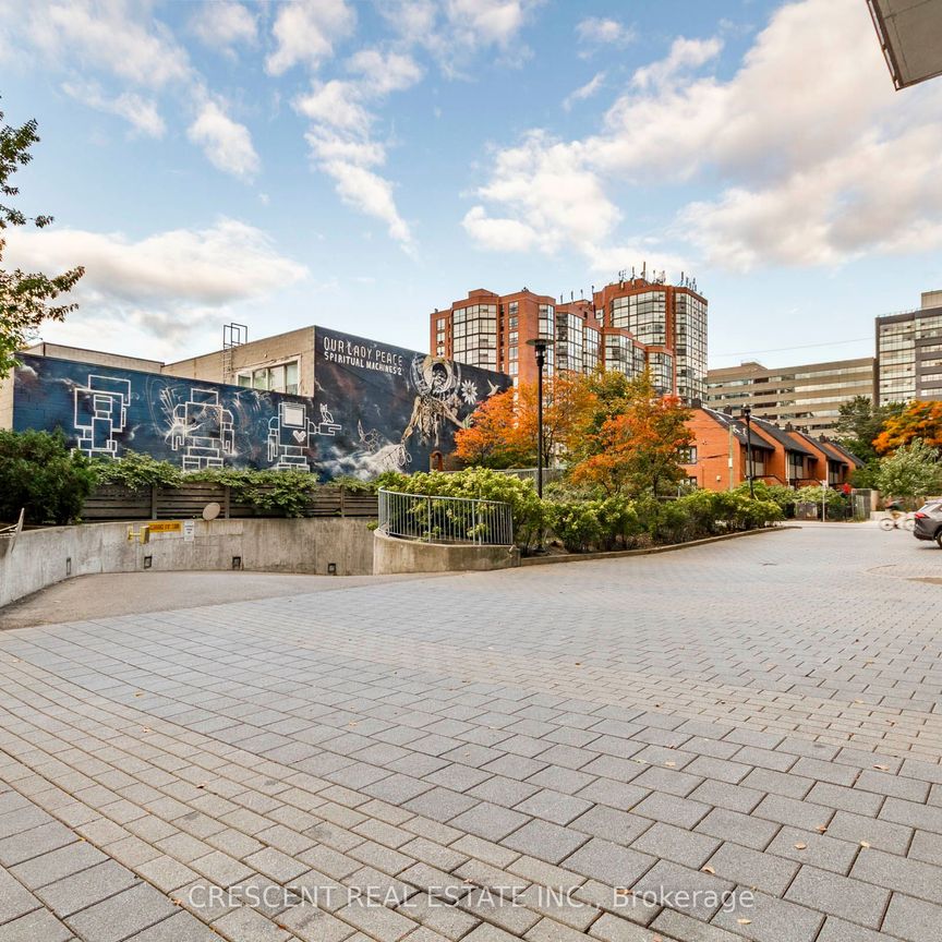 Sixty Lofts 60 Bathurst - Photo 1