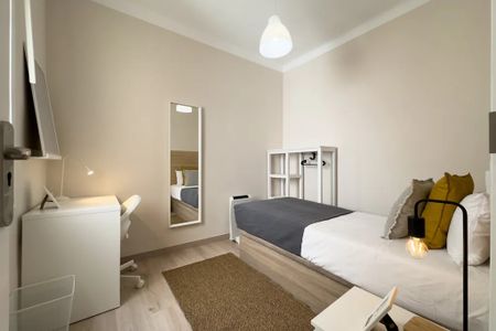 Carrer de Verdi, Barcelona, Catalonia 08024 - Photo 3