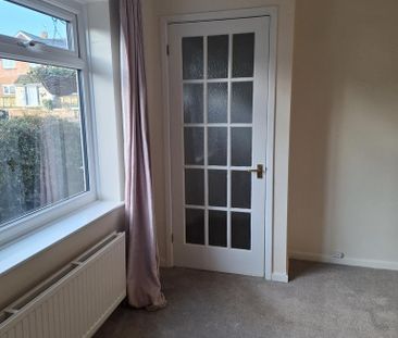 2 bedroom semi-detached house to rent - Photo 4