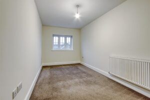 3 BEDROOM House - Semi-Detached - Photo 3