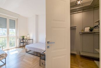 Piazza Carlo Caneva, Milan, Lombardy 20154