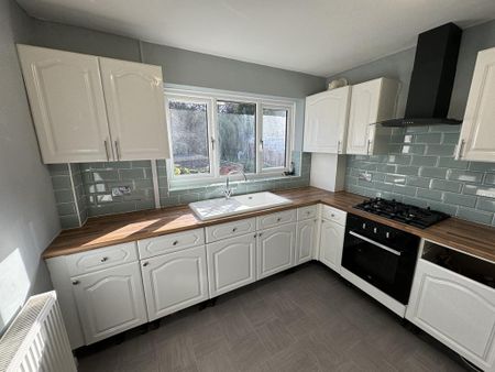 2 bedroom maisonette to rent - Photo 5