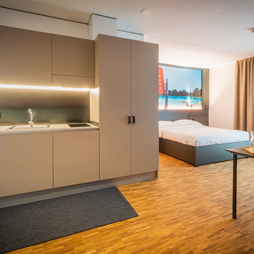 NEU – Geräumiges Deluxe Studio mit Hotelservices in Bern – ca. 31 m² - Photo 1
