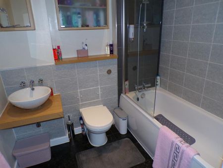 2 bedroom apartment to rent - Photo 5