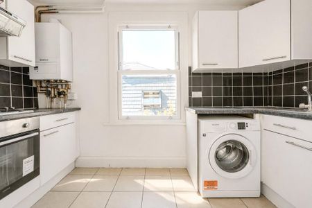 3 bedroom flat to rent - Photo 3