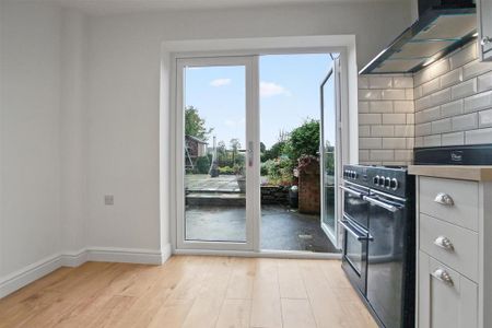 3 bedroom semi-detached house to rent - Photo 5