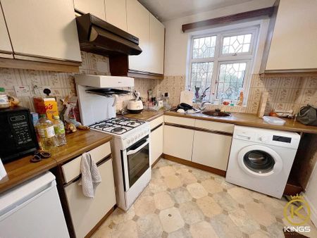 1 bedroom in a house share to rent - Photo 3