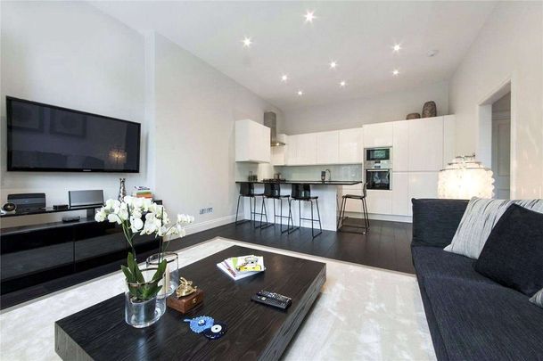 A contemporary apartment benefitting from a private terrace. - Photo 1