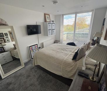 1 bedroom penthouse to rent - Photo 2