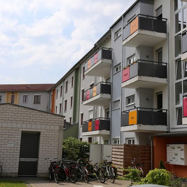 Zentrale 1-Zimmer Wohnung teilmöbliert, mit Sauna und Fitness - Photo 1