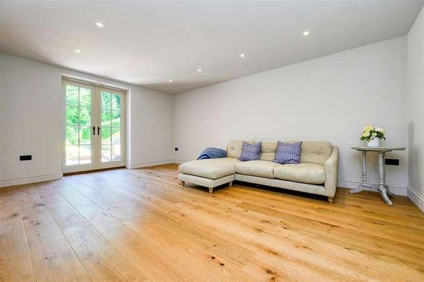 The Hamlet, Gallowstree Common, RG4 - Photo 1