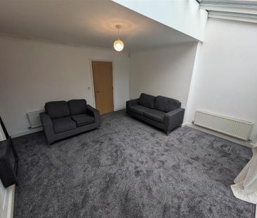 4 bedroom private hall to rent - Photo 1