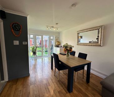 Hollyfield, Harlow - Photo 4