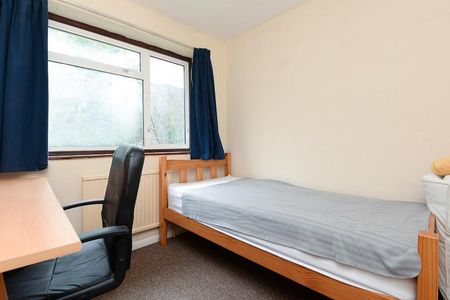 3 bedroom semi-detached house to rent - Photo 2