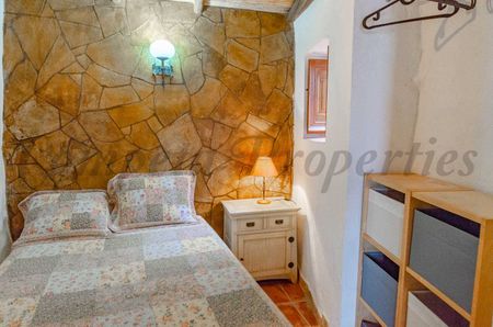 Townhouse in Arenas, Inland Andalucia in the mountains - Photo 5