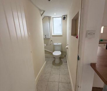 3 bedroom semi-detached house to rent - Photo 4