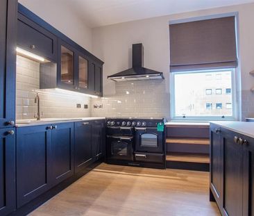 5 bedroom end of terrace house to rent - Photo 4