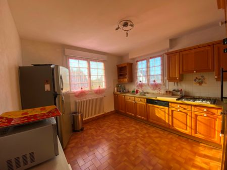 A Louer. Disponible Immédiatement. Briec, Maison Meublée avec un Jardin et un Garage ! - Photo 5