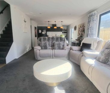 3 Bedroom, 2 Bathroom Home in Hanley's Farm - Photo 3