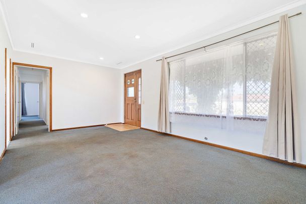 Charming Family Home in Beechboro - You Will Love This Home and Its Location &excl; - Photo 1