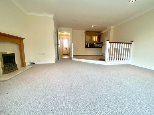 4 bedroom semi-detached house to rent - Photo 1