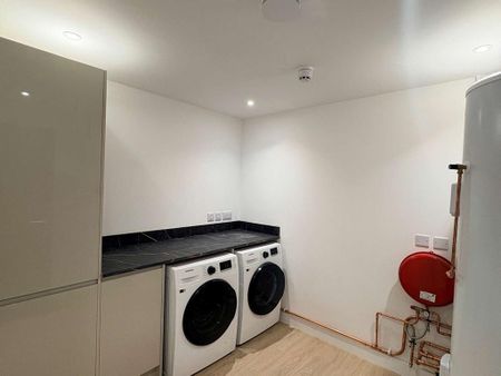 5 bedroom house of multiple occupation to rent - Photo 4