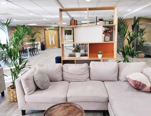 Studio Silver - Photo 1