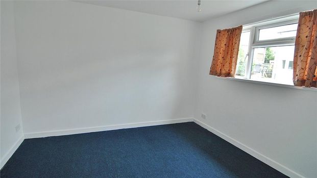 3 bedroom end of terrace house to rent - Photo 1
