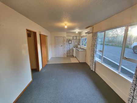 One bedroom unit in a handy location - Photo 3