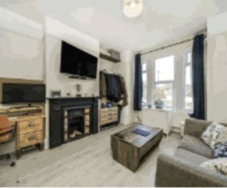 2 Bed Maisonette, Eastcombe Avenue, SE7 - Photo 3
