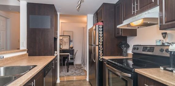 Très beau condo de 2 chambres avec de belles dimensions - Photo 2