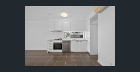 Modern Apartment with Mountain Views - Photo 4