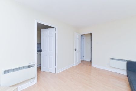 Felixstowe Court, London, E16 flat to rent - Photo 3