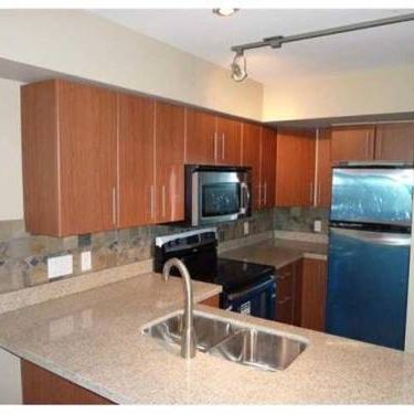 Spacious 1 Bed+den PET FRIENDLY Townhouse Available Now - Photo 4