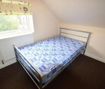 7 Bed End Terrace, Clifton Boulevard, NG7 - Photo 2